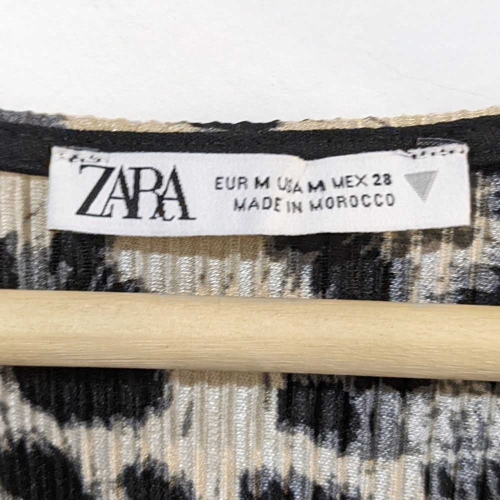 Zara | Leopard Accordion Pleated Blouse - Picture 4 of 9